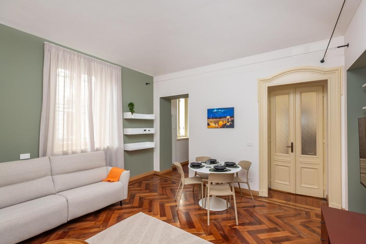 Apartment 5 Minutes From Via Roma - With Smart Tv