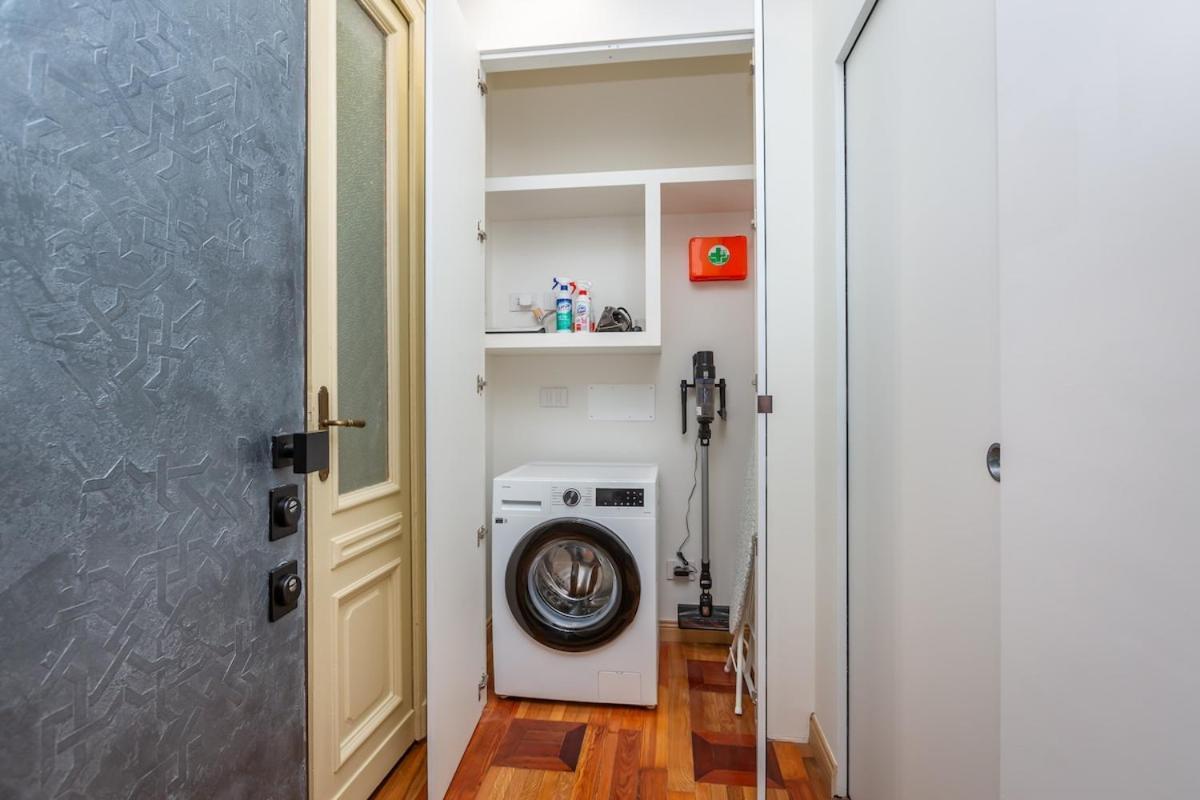 5 Minutes From Via Roma - With Smart Tv Apartment *